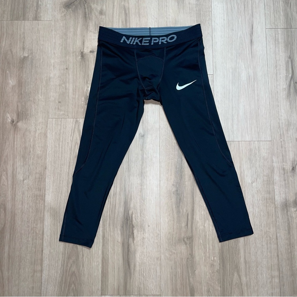 NikePro Men’s Large Black Compression 3/4 length Leggings. Workout Active Sports